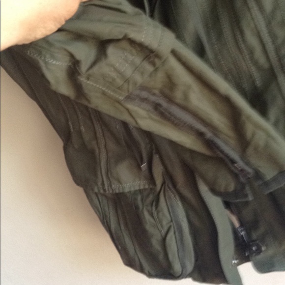 FINAL!!!! TAGLESS GREEN JACKET WITH HOOD / ZIPPERS - Picture 4 of 8